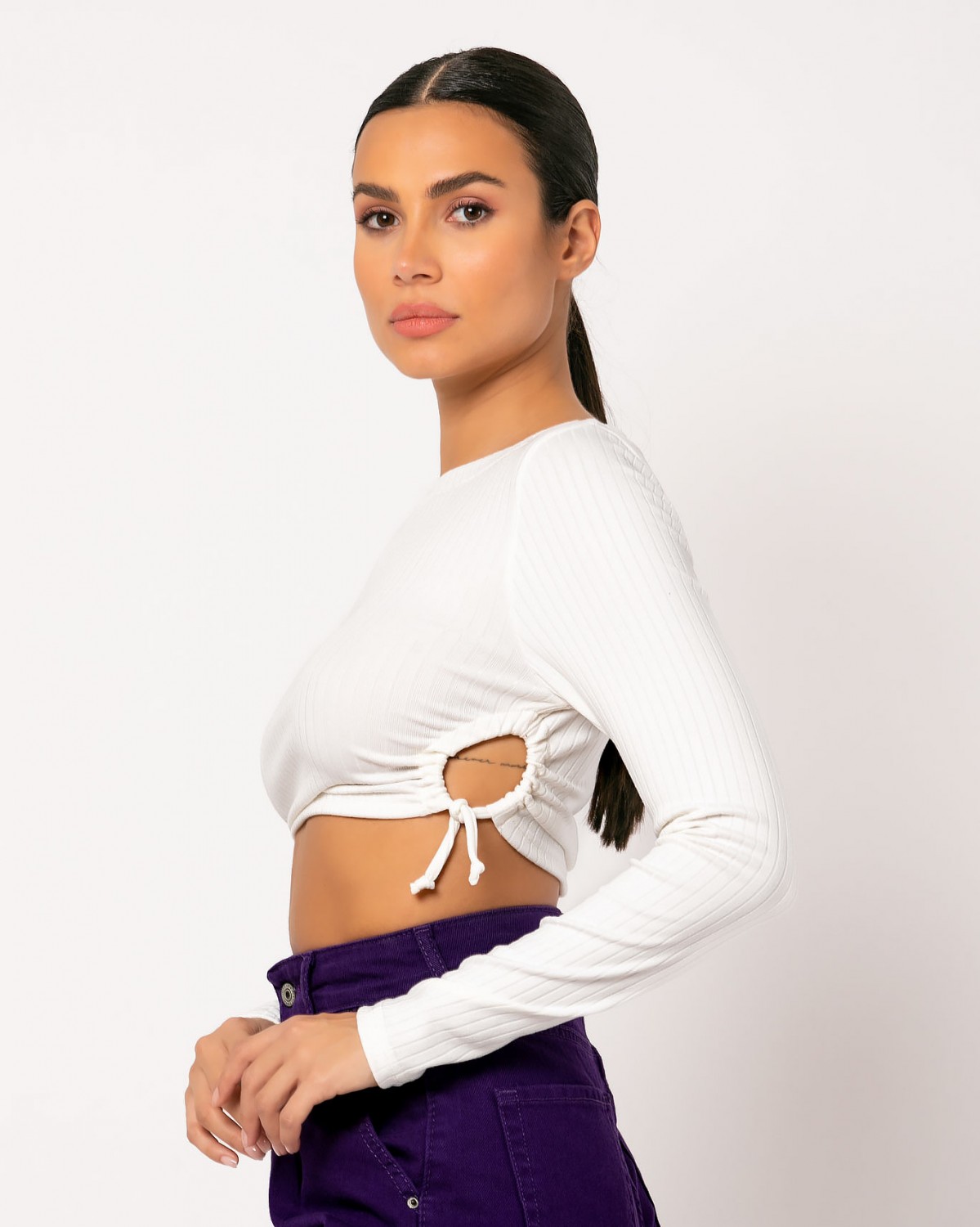 Μπλούζα crop top μακρυμάνικη με σούρα στο πλάι σε διάταξη ριπ Εκρού 